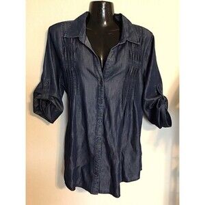 Gloria Vanderbilt, Women’s Button Up Blouse. Size Medium